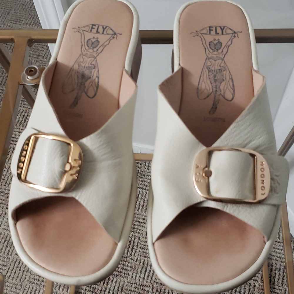 FLY LONDON SANDLES